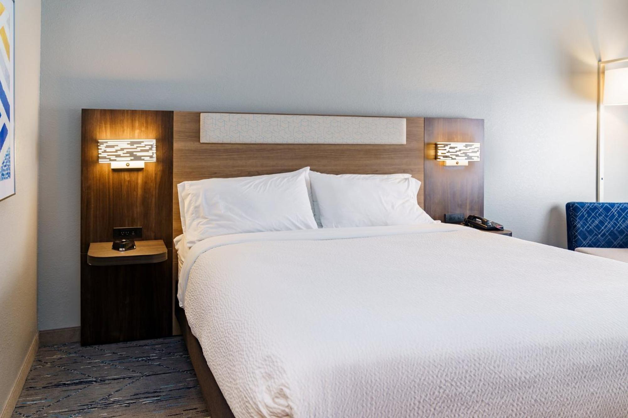 Hotel Express Southwest By Ihg Raleigh